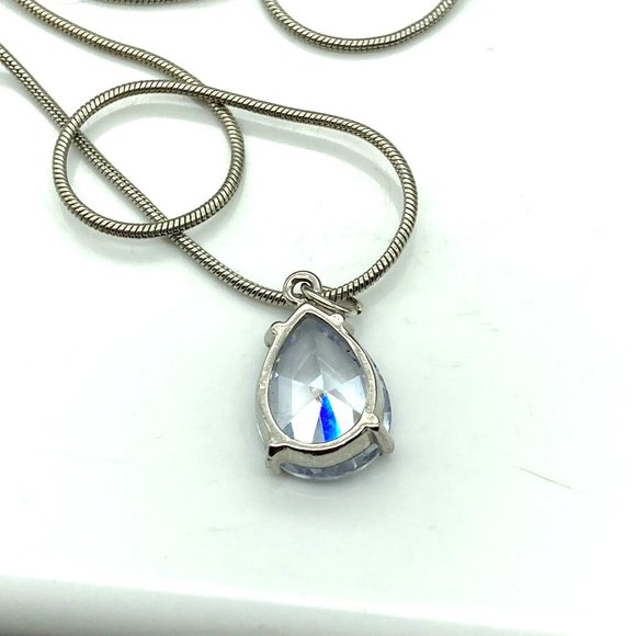 Stunning Faceted Crystal Teardrop Pendant on Silver Tone Vintage Snake Chain - Picture 5 of 5